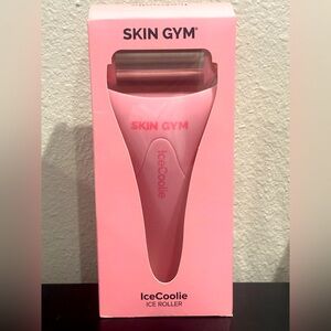 Skin Gym IceCoolie Ice Roller in Pink